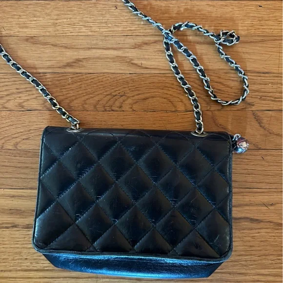 Chic Black Quilted Chain Bag - Picture 6 of 6